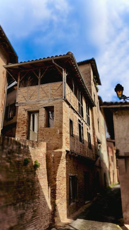 Façade, ruelle de la Portanelle — © Art&Suites