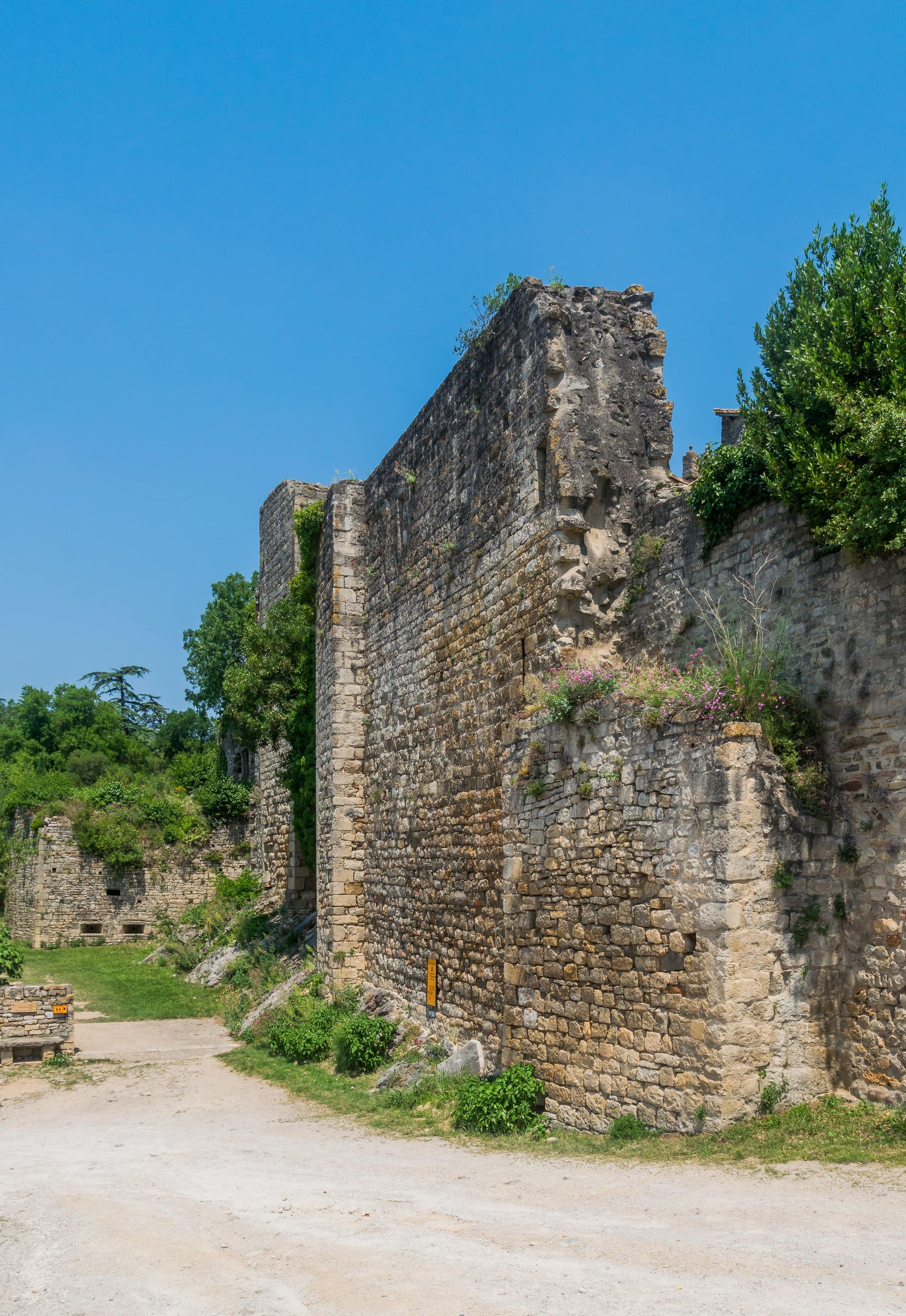 Los castillos de Bruniquel