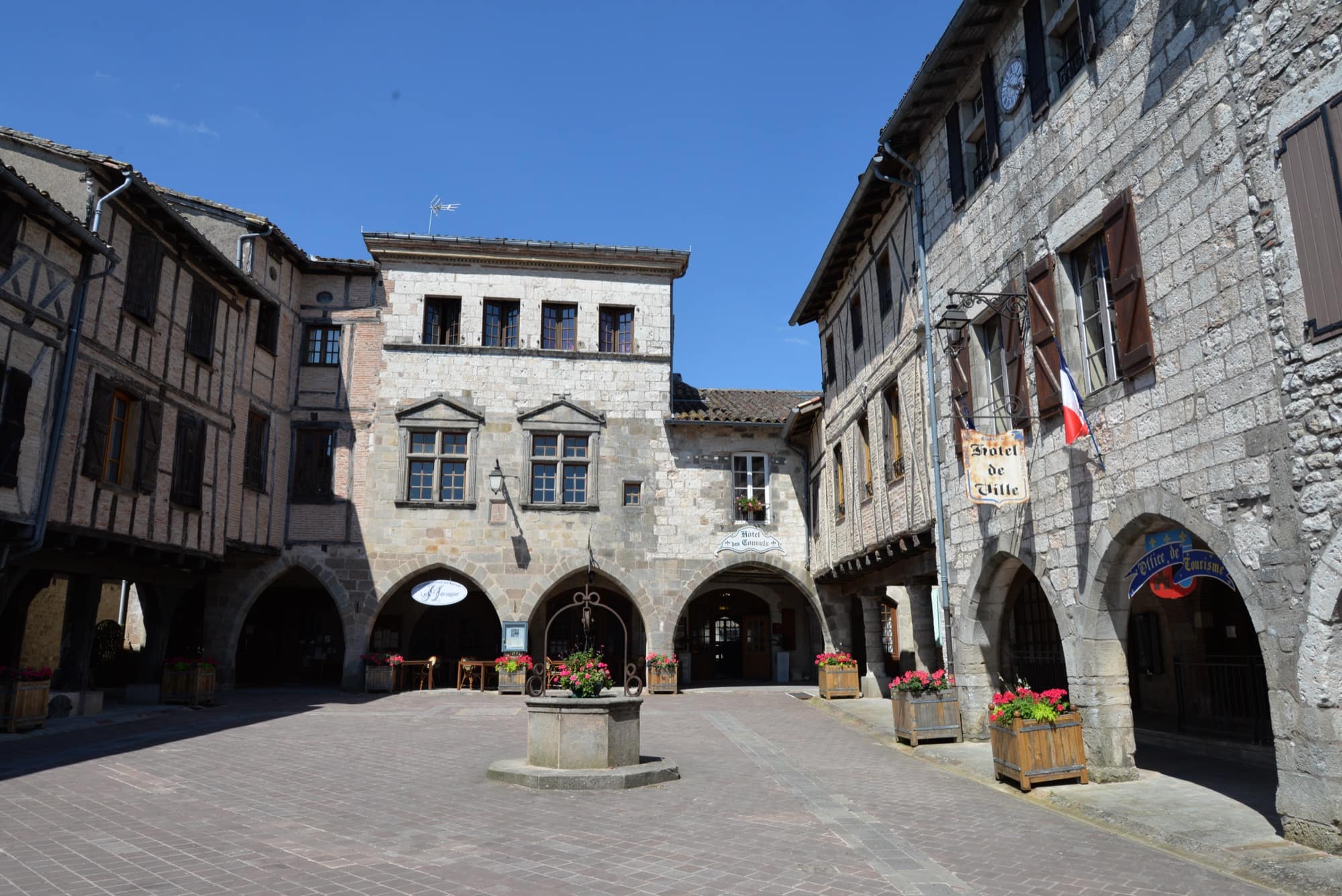 Place des Arcades