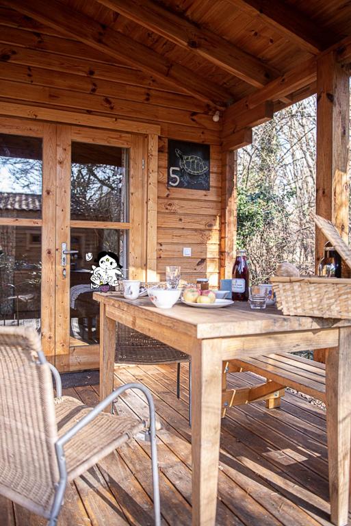 Terrasse extérieure — © Chalet Formule Hôtelière