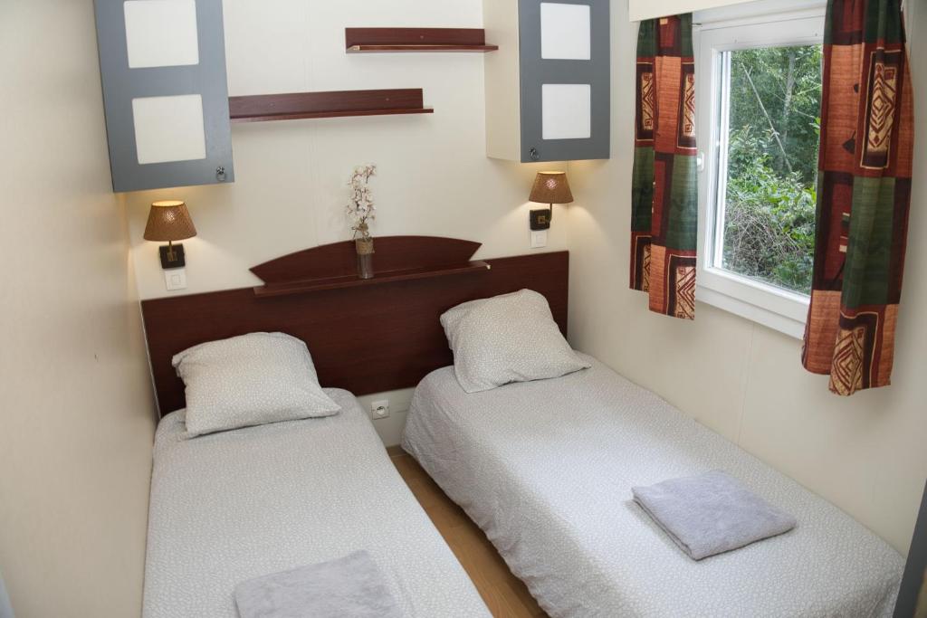 Chambre twin — © Les Chalets de Gaillac