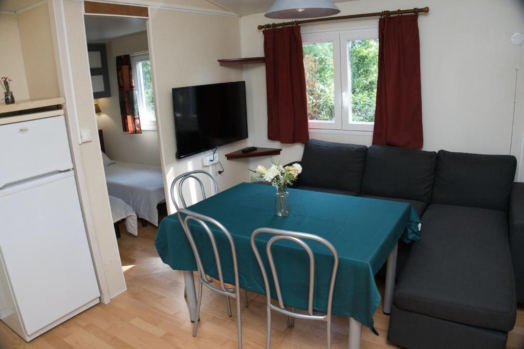 Salon — © Les Chalets de Gaillac