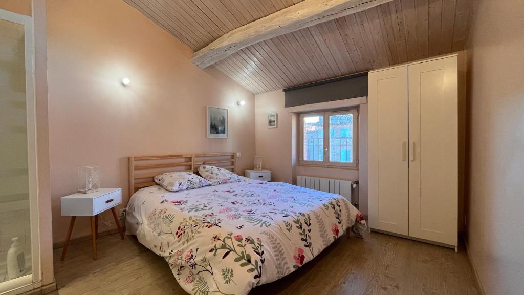 Chambre sous les poutres — © Le Gîte d'Eugénie