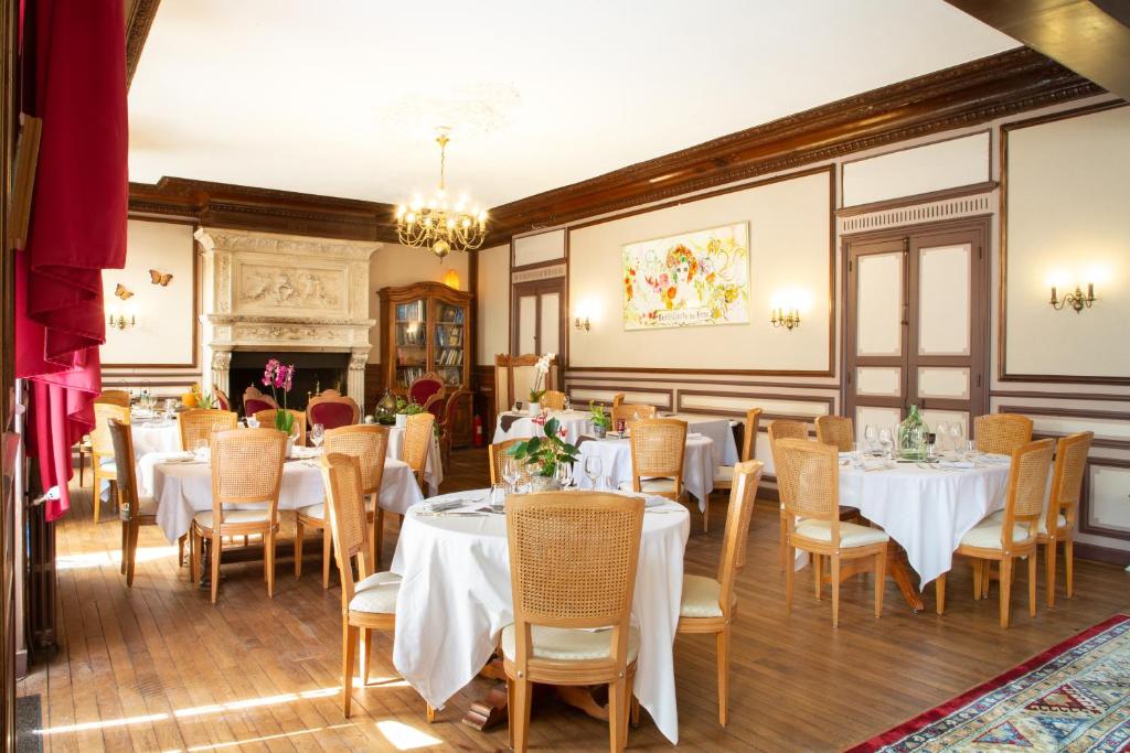 Restaurant, salle cheminée — © Au Jardin des Saveurs