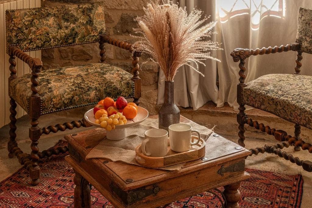 Coin salon et petit-déjeuner — © La Maison Bakéa