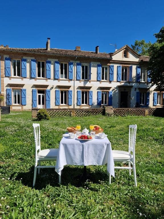 Petit-déjeuner dans le parc — © Le Manoir de Lisle