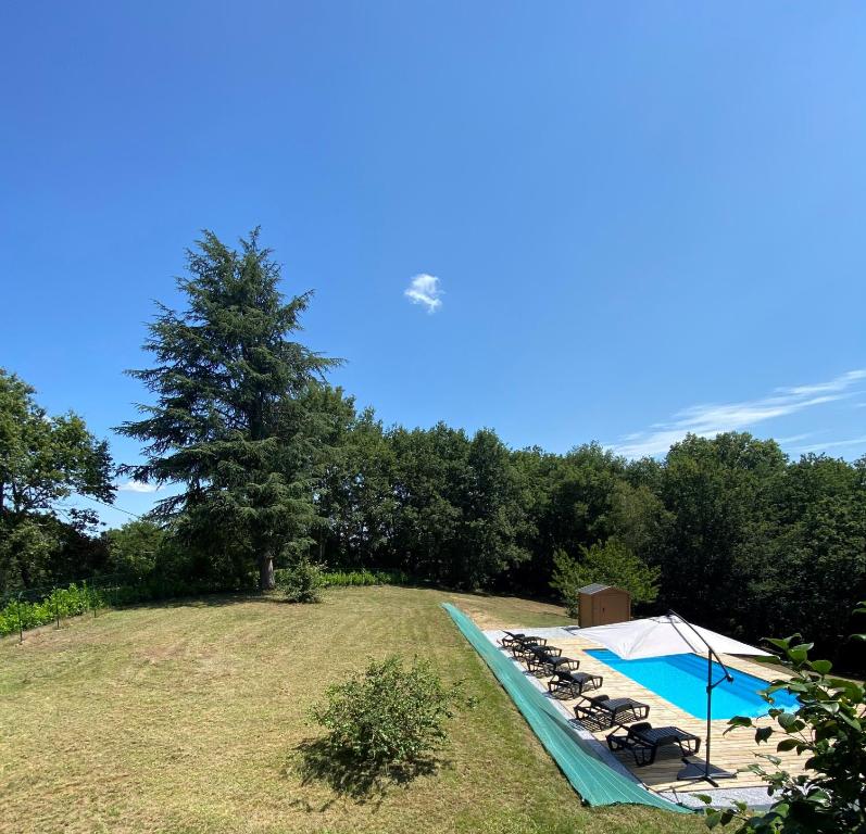 Terrasse, vue piscine — © Loustalou