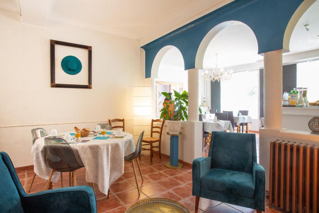 Salle du petit-déjeuner — © Hôtel L'Occitan