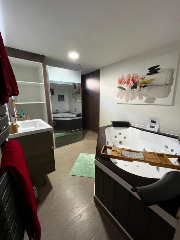 Cocina americana equipada — © Ravissante Suite avec Jacuzzi