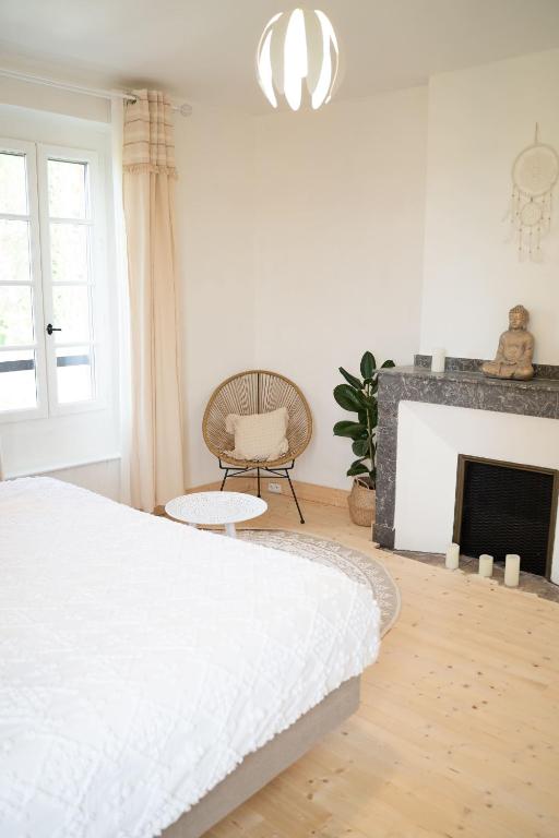 Chambre zen, cheminée — © Sur mon chemin