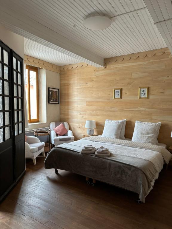 Chambre boisée — © Sûn Chambres d'hôtes